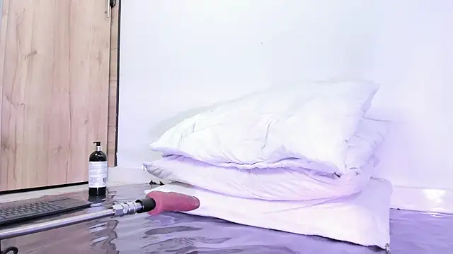 Snapshot of angel_mouna chatting on January 2025 09:25:01 PM angel mouna online show from January 2025 09:25:01 PM