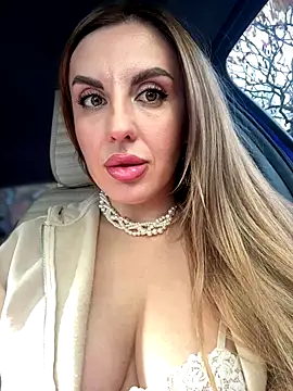 Snapshot of Kalli_Fornia chatting on October 2025 08:35:01 AM Kalli Fornia online show from October 2025 08:35:01 AM