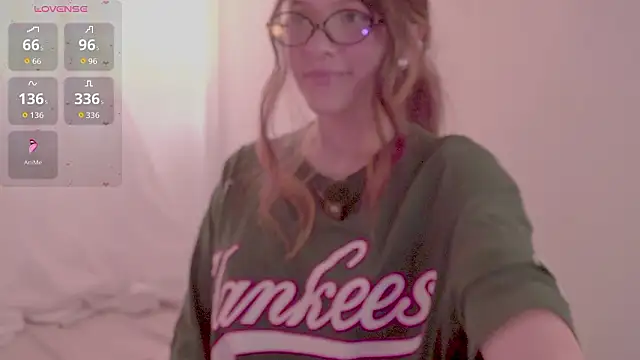 Snapshot of HannaMoom chatting on March 2026 10:38:01 PM HannaMoom online show from March 2026 10:38:01 PM