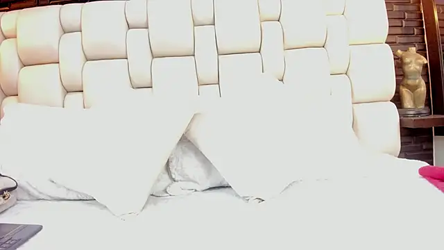 Snapshot of Salo_Heaven chatting on October 2025 01:40:02 PM Salo Heaven online show from October 2025 01:40:02 PM