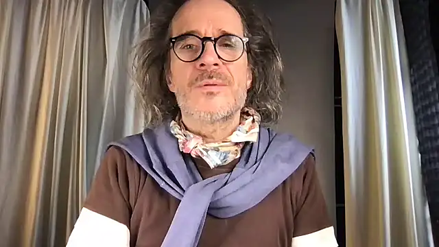 Snapshot of GioApri chatting on January 2026 01:04:01 PM GioApri online show from January 2026 01:04:01 PM