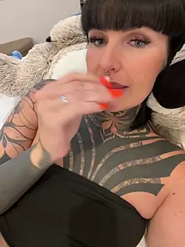 InkedBiitch online show from June 2026 05:18:01 PM