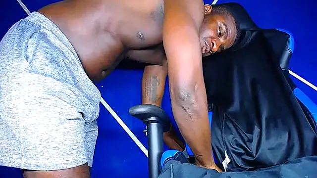 Snapshot of MAXJONES_2 chatting on September 2025 11:41:02 PM MAXJONES 2 online show from September 2025 11:41:02 PM