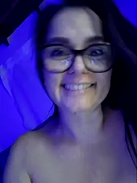 Snapshot of MariaPau_83 chatting on May 2026 01:57:16 AM MariaPau 83 online show from May 2026 01:57:16 AM