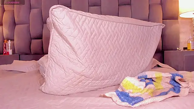 Snapshot of Rianamanson chatting on February 2025 10:37:02 AM Rianamanson online show from February 2025 10:37:02 AM