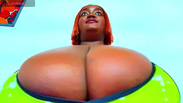 Snapshot of godessQQQ chatting on September 2025 07:03:01 PM godessQQQ online show from September 2025 07:03:01 PM