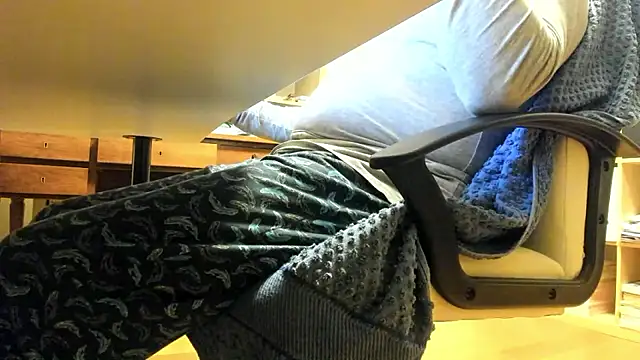 Snapshot of leccaleccafiga chatting on November 2025 10:18:02 PM leccaleccafiga online show from November 2025 10:18:02 PM