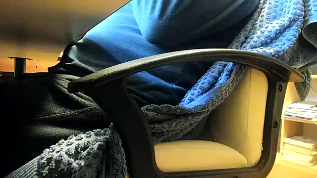 Snapshot of leccaleccafiga chatting on December 2025 09:58:01 AM leccaleccafiga online show from December 2025 09:58:01 AM