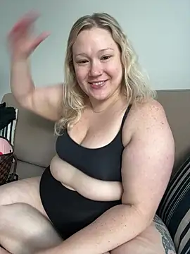 Snapshot of PiggyRose chatting on May 2026 06:37:01 PM PiggyRose online show from May 2026 06:37:01 PM