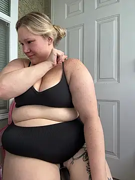 PiggyRose online show from July 2026 08:41:02 PM