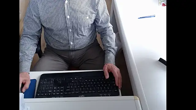 dutchpornking online show from May 2026 07:03:01 AM