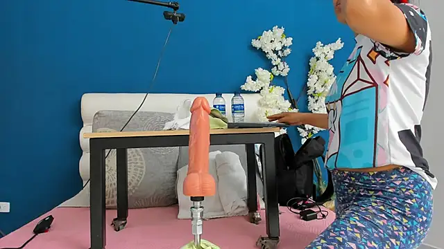 letty straus online show from July 2026 10:57:02 AM