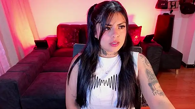 Catalinaa martinez online show from December 2025 09:43:02 PM