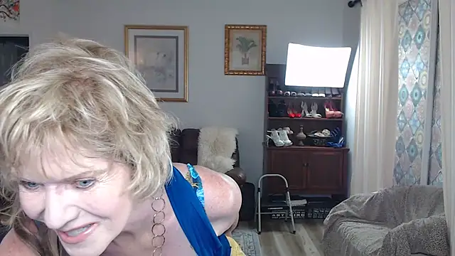 Snapshot of SindeeDix chatting on September 2025 06:45:01 PM SindeeDix online show from September 2025 06:45:01 PM