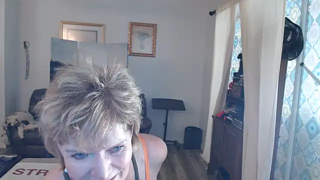Snapshot of SindeeDix chatting on August 2026 03:43:02 PM SindeeDix online show from August 2026 03:43:02 PM