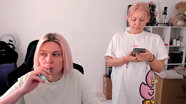 hotblonds online show from November 2025 10:58:01 AM