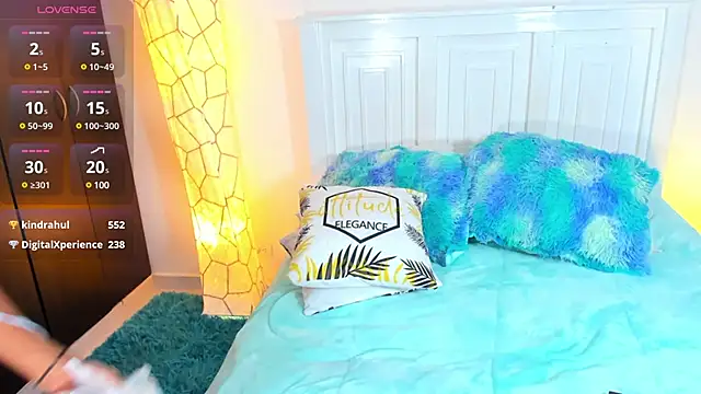 SarahCinnamon- online show from December 2024 11:57:01 PM