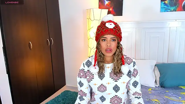 SarahCinnamon- online show from December 2024 09:06:01 PM