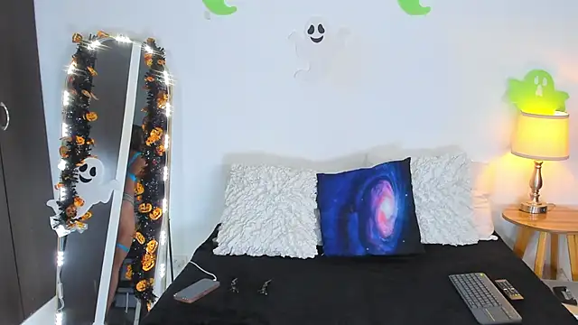 SarahCinnamon- online show from October 2025 08:13:02 PM