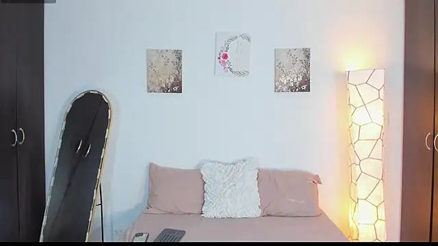 SarahCinnamon- online show from March 2026 07:40:01 PM