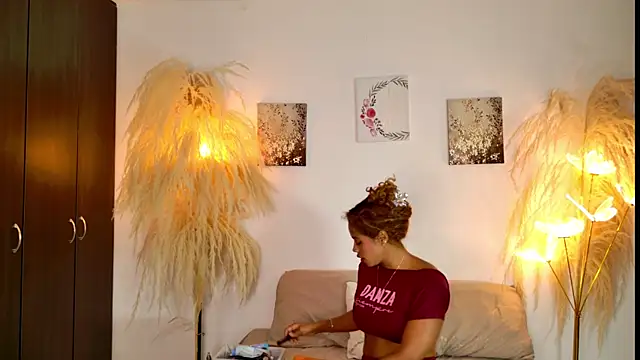 SarahCinnamon- online show from July 2026 02:46:01 PM