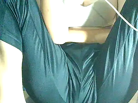 Snapshot of PinaySkinnyGirl chatting on November 2025 08:42:01 PM PinaySkinnyGirl online show from November 2025 08:42:01 PM