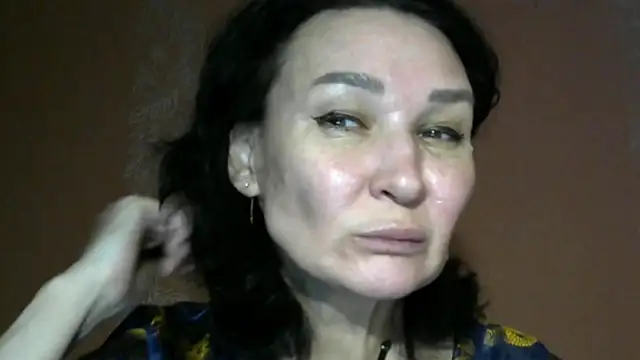 PrettyAndWild online show from November 2025 12:19:02 PM