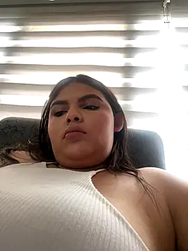 Lia sexx online show from November 2025 06:06:01 PM