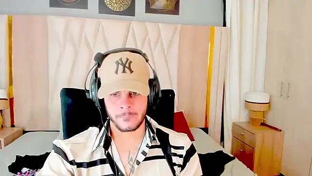 Snapshot of hottstuffx69 chatting on November 2025 02:45:02 AM hottstuffx69 online show from November 2025 02:45:02 AM