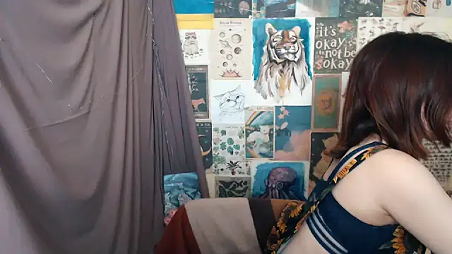 Snapshot of VeryVeryVeryShy_ chatting on February 2025 12:57:02 PM VeryVeryVeryShy online show from February 2025 12:57:02 PM