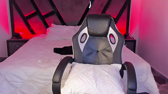 Snapshot of AndyWiilliams chatting on February 2026 09:42:01 PM AndyWiilliams online show from February 2026 09:42:01 PM