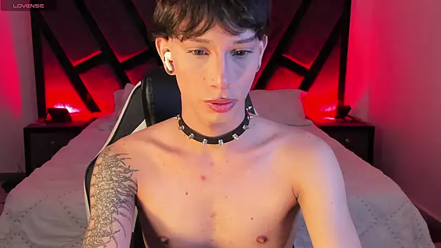 Snapshot of AndyWiilliams chatting on February 2026 01:13:02 AM AndyWiilliams online show from February 2026 01:13:02 AM