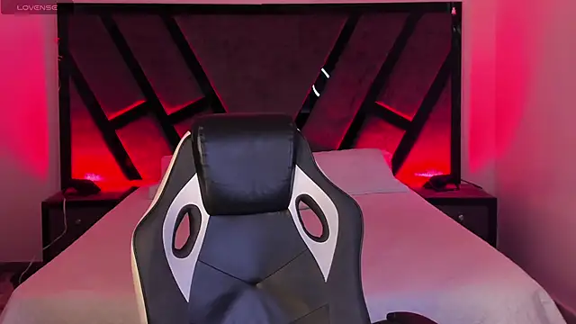 Snapshot of AndyWiilliams chatting on February 2026 09:43:01 PM AndyWiilliams online show from February 2026 09:43:01 PM