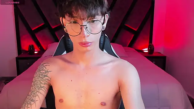 Snapshot of AndyWiilliams chatting on March 2026 11:10:01 PM AndyWiilliams online show from March 2026 11:10:01 PM