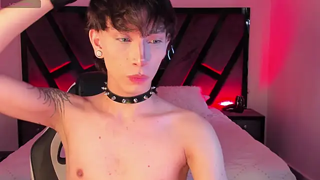 Snapshot of AndyWiilliams chatting on March 2026 09:25:01 PM AndyWiilliams online show from March 2026 09:25:01 PM