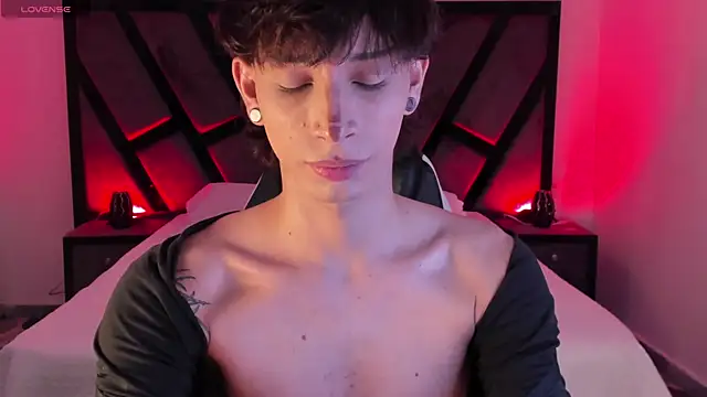 Snapshot of AndyWiilliams chatting on April 2026 10:29:01 PM AndyWiilliams online show from April 2026 10:29:01 PM