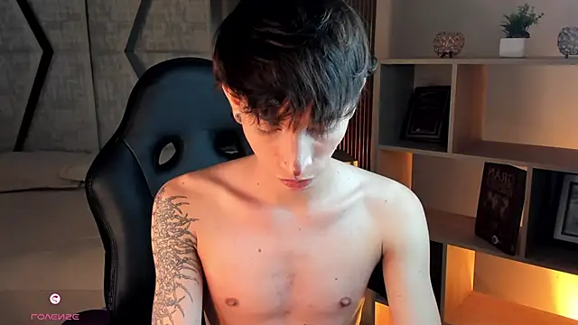 Snapshot of AndyWiilliams chatting on April 2026 09:01:01 PM AndyWiilliams online show from April 2026 09:01:01 PM