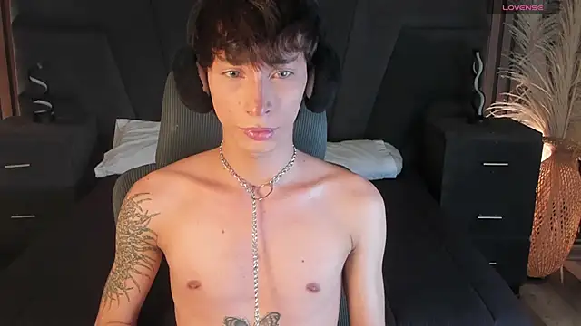 Snapshot of AndyWiilliams chatting on April 2026 09:09:02 PM AndyWiilliams online show from April 2026 09:09:02 PM