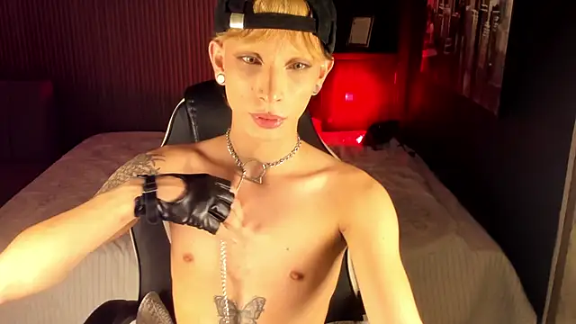 Snapshot of AndyWiilliams chatting on April 2026 09:53:02 PM AndyWiilliams online show from April 2026 09:53:02 PM