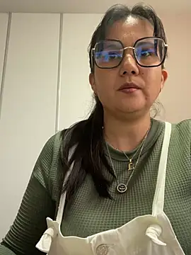 SWEETLILY18 online show from February 2025 02:35:02 PM