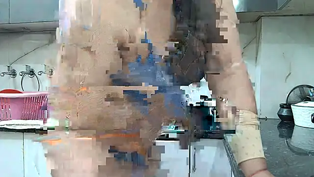 Snapshot of Zoya_Varma004 chatting on February 2025 05:05:02 AM Zoya Varma004 online show from February 2025 05:05:02 AM