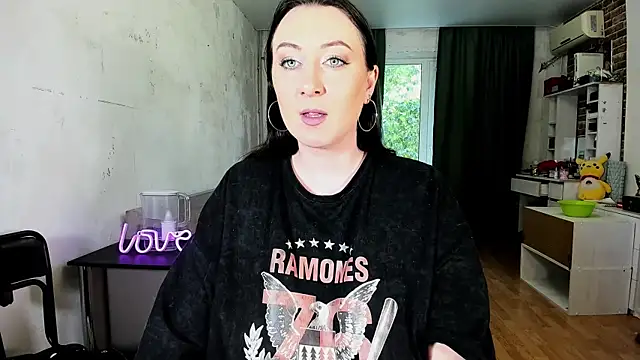 Mira Xo  online show from October 2025 10:16:02 AM