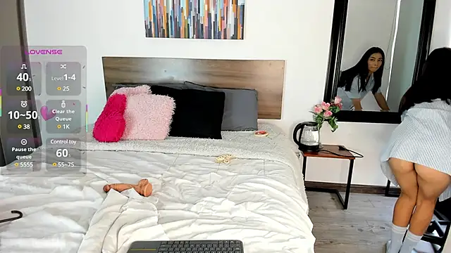 Ginebraa Saenz online show from March 2025 01:56:02 PM