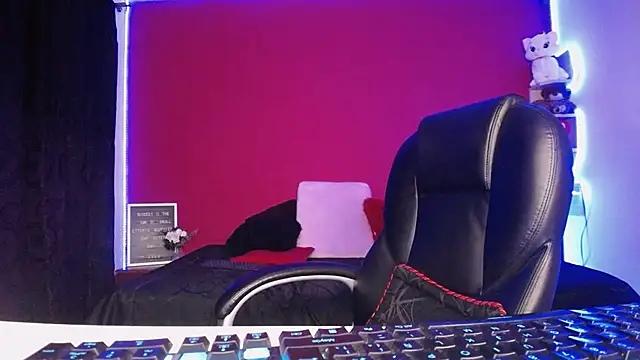 Snapshot of lulubigtitts1 chatting on December 2024 04:23:02 AM lulubigtitts1 online show from December 2024 04:23:02 AM