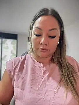 Snapshot of ValeryGrey chatting on February 2025 08:06:02 PM ValeryGrey online show from February 2025 08:06:02 PM