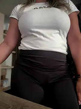 Snapshot of ValeryGrey chatting on October 2025 09:37:02 PM ValeryGrey online show from October 2025 09:37:02 PM