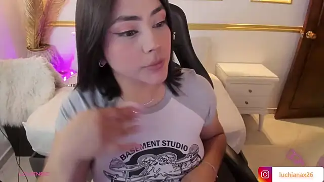 lucy26  online show from March 2025 07:41:01 AM