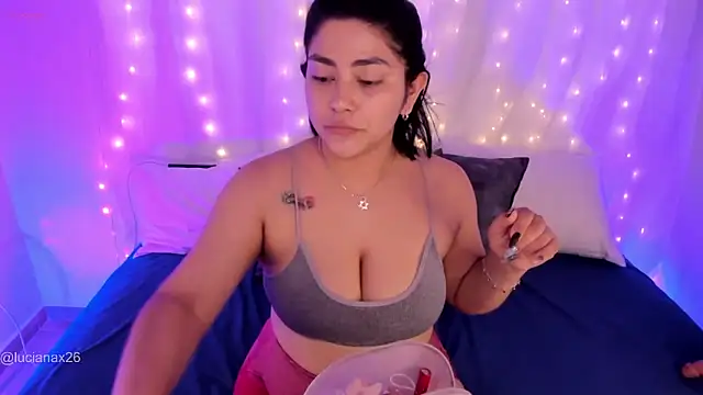 lucy26  online show from October 2025 02:23:02 AM