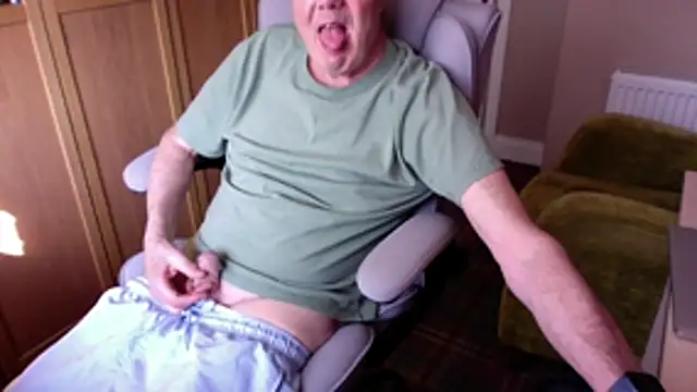 Snapshot of Oldpistolpete chatting on March 2026 03:04:02 PM Oldpistolpete online show from March 2026 03:04:02 PM