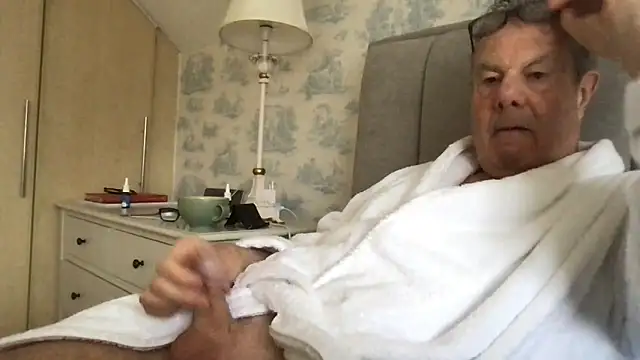 Snapshot of Oldpistolpete chatting on March 2026 09:58:02 AM Oldpistolpete online show from March 2026 09:58:02 AM